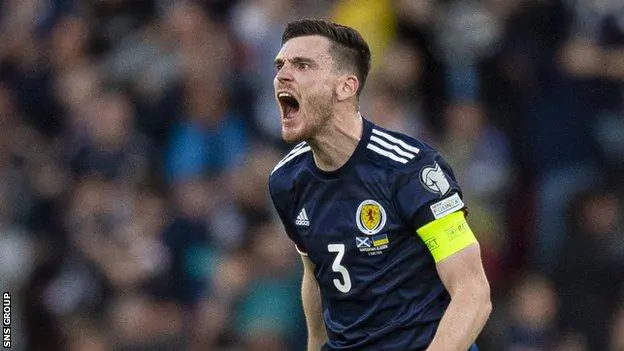 Робертсон получил серьезную травму в матче Испания - Шотландия