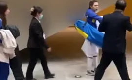 В Китаї представники FIE напали на українських шпажисток через фото з плакатом «Янголи спорту». Відео