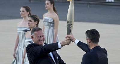 Греция передала олимпийский огонь оргкомитету Игр в Париже