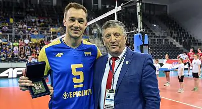 Скандал в украинском волейболе: девять игроков отказались ехать в сборную, тренер в шоке, а федерация угрожает санкциями